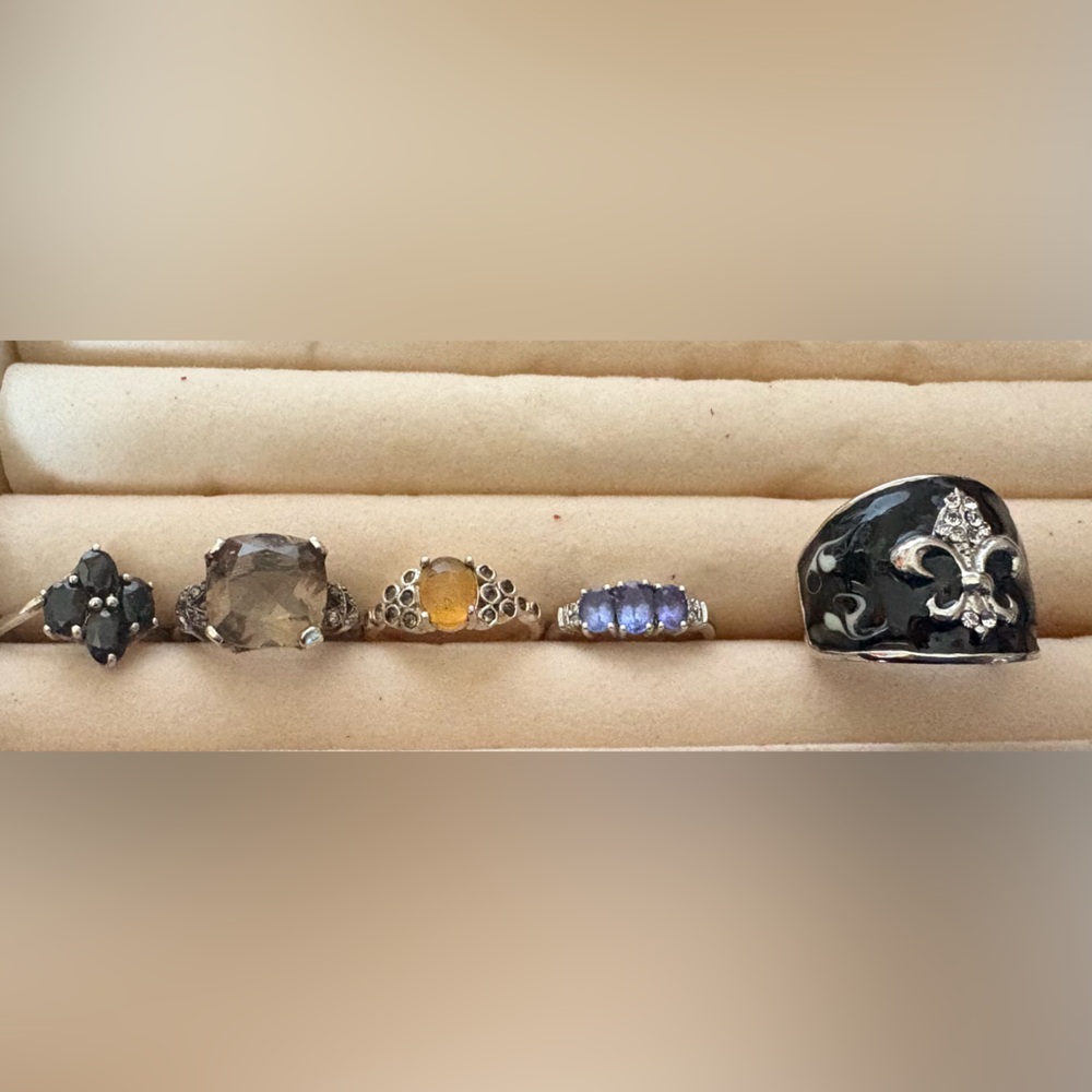 Ring Lot. Onyx, Smokey Topaz, Iolite